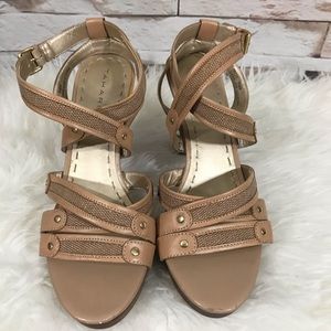 Tahari Beige Heel’s Shoes Sz 9 1/2